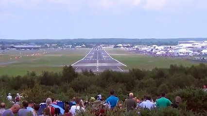 Aerobatic Airbus A400M Takes Off Quick, Before A380 Lands.