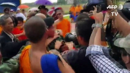 Thai clergy scuffle with soldiers as race for top monk gets ugly