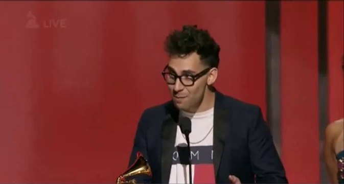 TAYLOR SWIFT react to winning Best Pop Vocal Album @ the 58th GRAMMY Awards 2016 Premiere Ceremony -