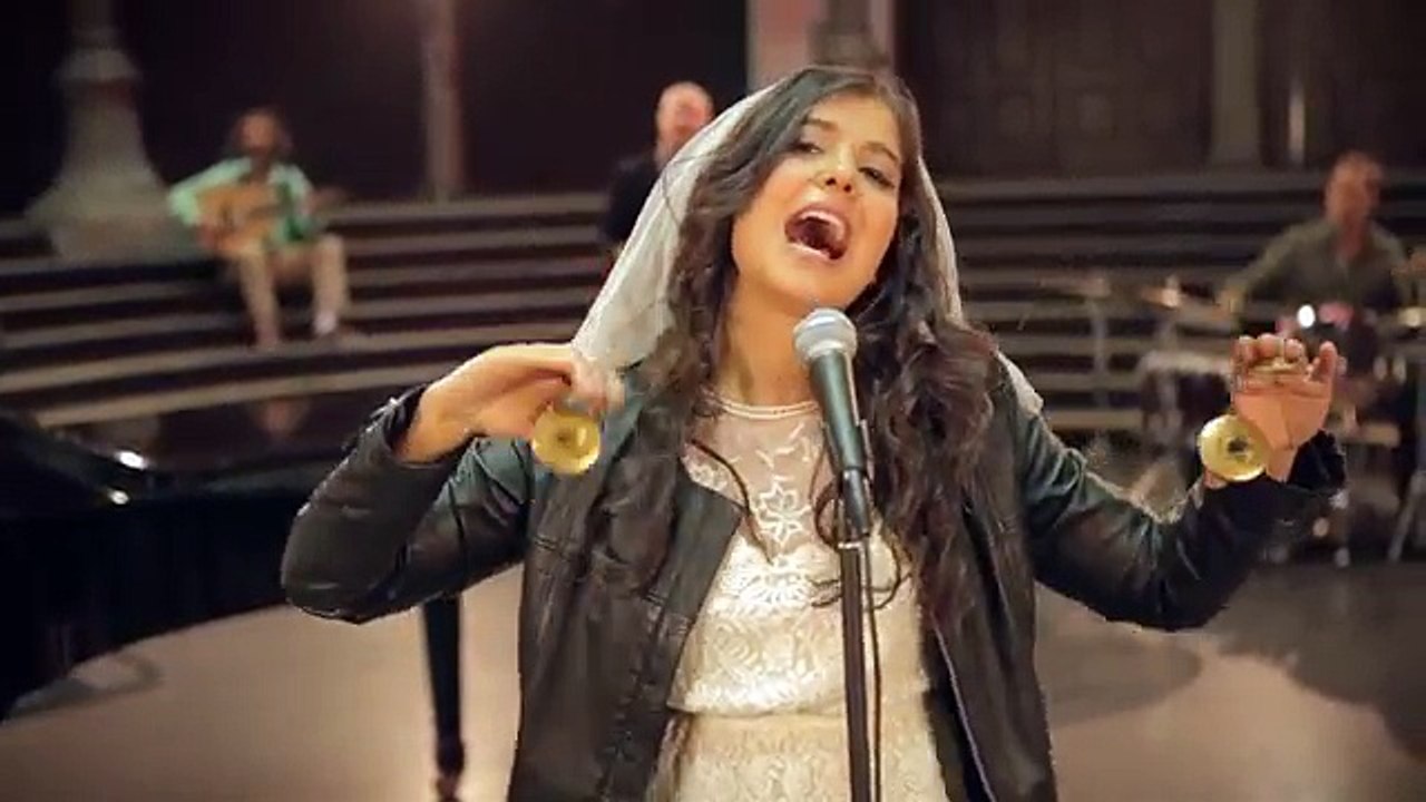 Özlem Bulut - Aşk Bitmez
