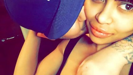 Скачать видео: Rob Kardashian Showers Blac Chyna With Valentine's Day Love