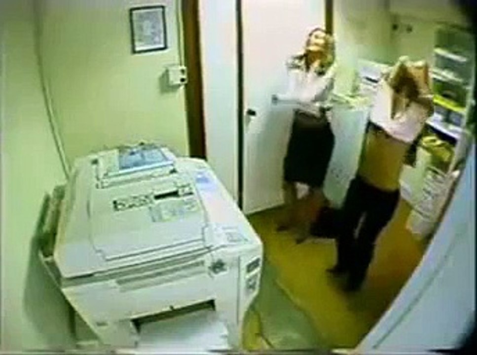 Genç Kızlar Girdikleri Odada Öyle Bişey Yaptılarki İzleyenler Şok Oldu Reposter_4