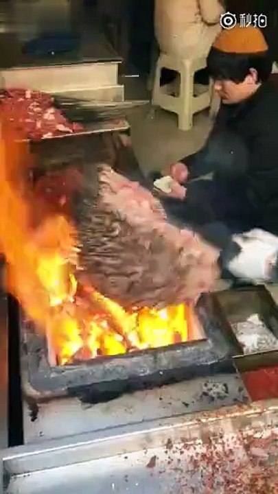 Vendor can make 300 skewers of BBQ lamb at a time