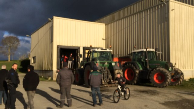 Dialogue entre le directeur du Leclerc de Léhon et les agriculteurs