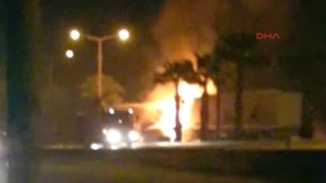 Mersin-Pkk Yandaşları Yol Kesip Tır'ı Kundakladı