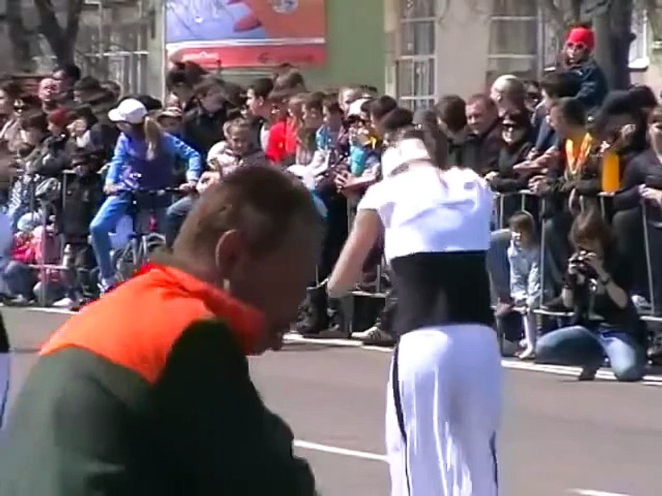 Дворник убил всех со своим танцем ))