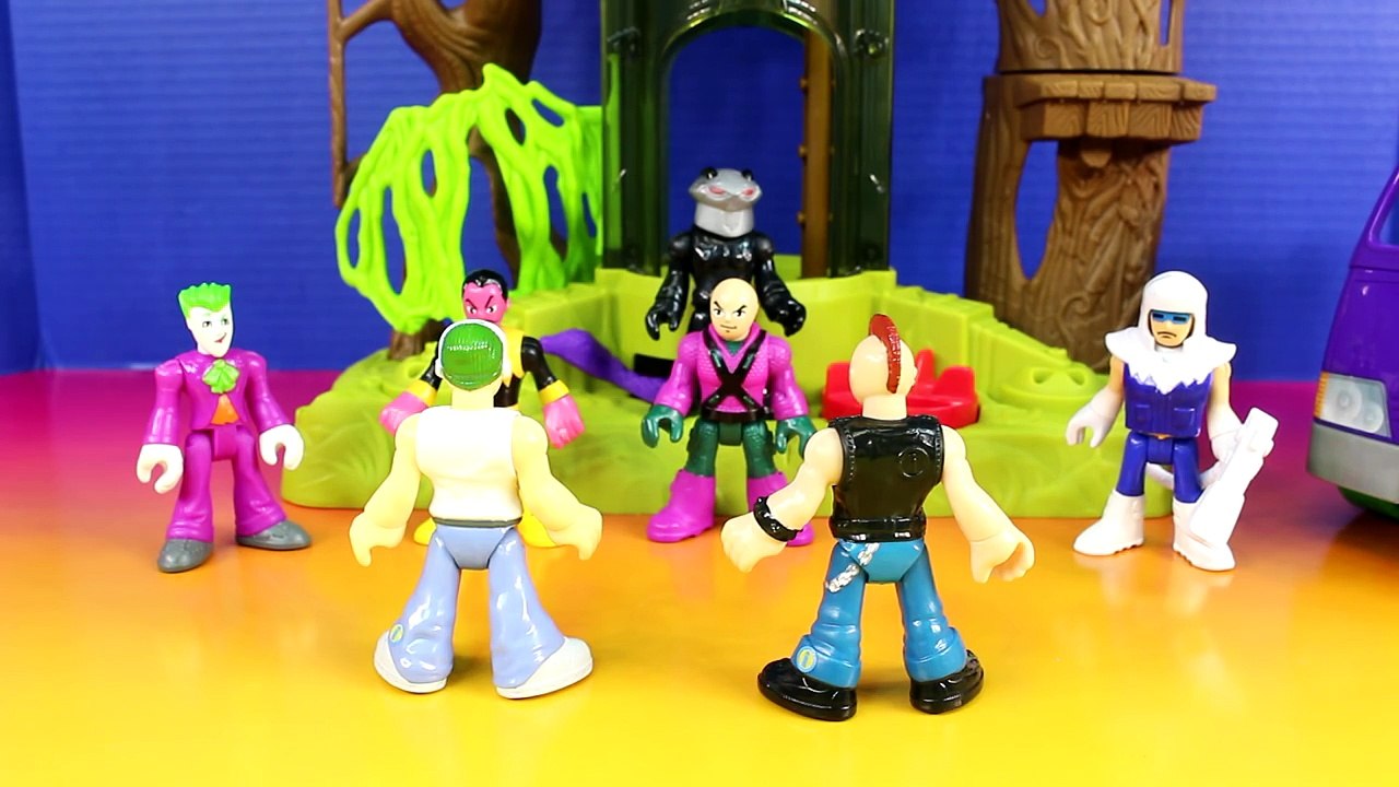 Imaginext Skateboard & Mohawk Dude With Transforming Batcave Jimmy Superboy & Batman