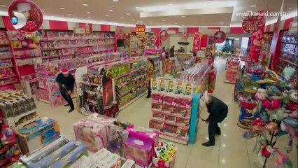 Poyraz Karayel 38. Bölüm - Noel Babaya hayat ağır geldi!