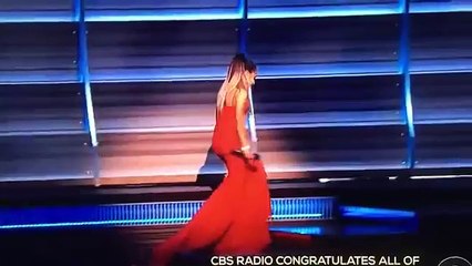 Ariana Grande Performance At Grammy Awards 2016 (VIDEO)