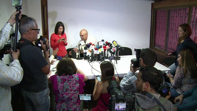 Oposición planea reformas institucionales para sacar a Maduro