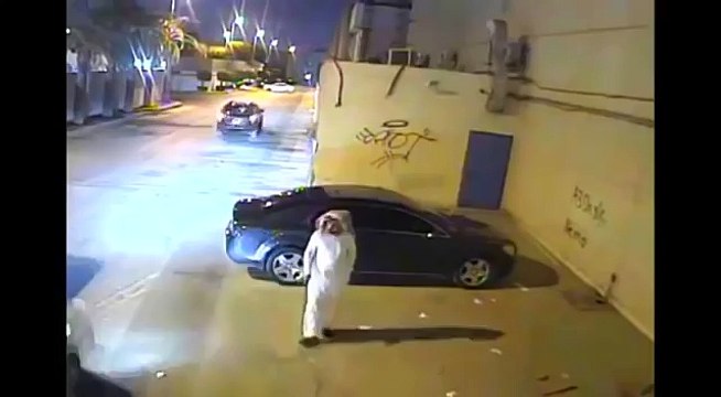 فيديو سرقة سيارة الشهرانى فى الرياض و مكافأة لمن يجد السارقين