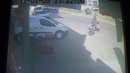 Adana-Otomobilin Çarptığı Suriyeli Kız Çocuğu Öldü