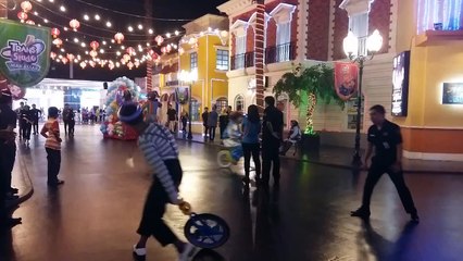 Parade Sirkus di Trans Studio Theme Park Makassar