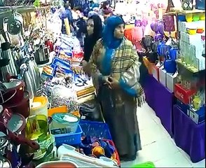 _كاميرة ترصد سيدة تسرق براد شوهة !__