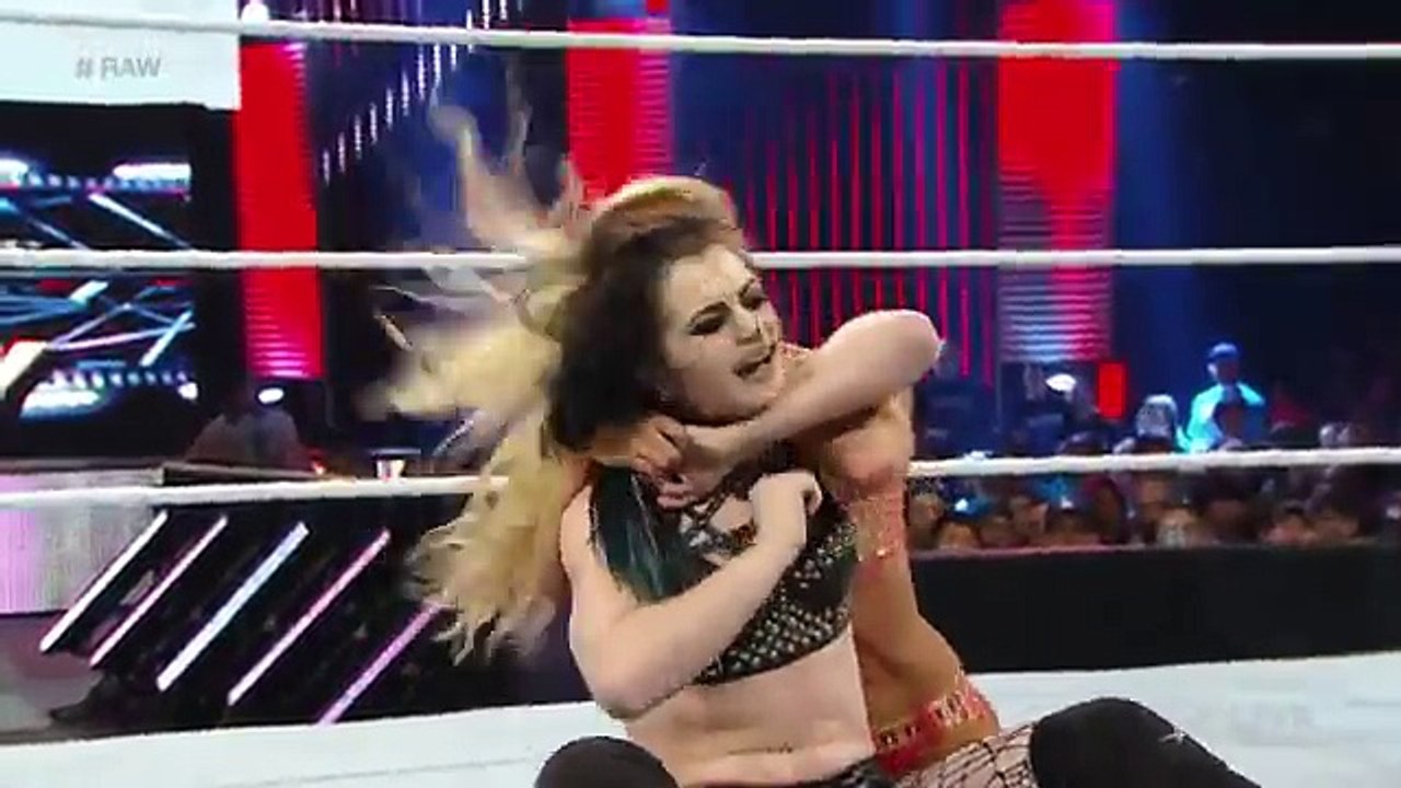 Paige vs. Summer Rae- Raw, February 15, 2016