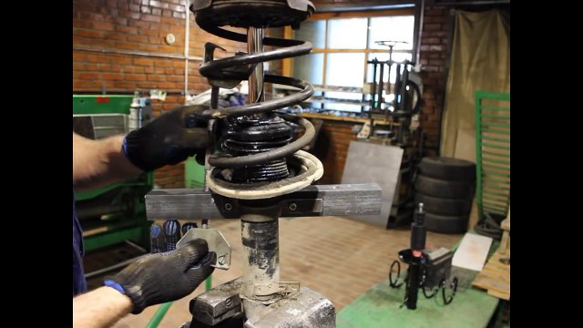 Как самому заменить переднюю стойку TOYOTA