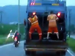 İşinizi severek yapın. Ya da severek yapacağınız bir iş bulun.