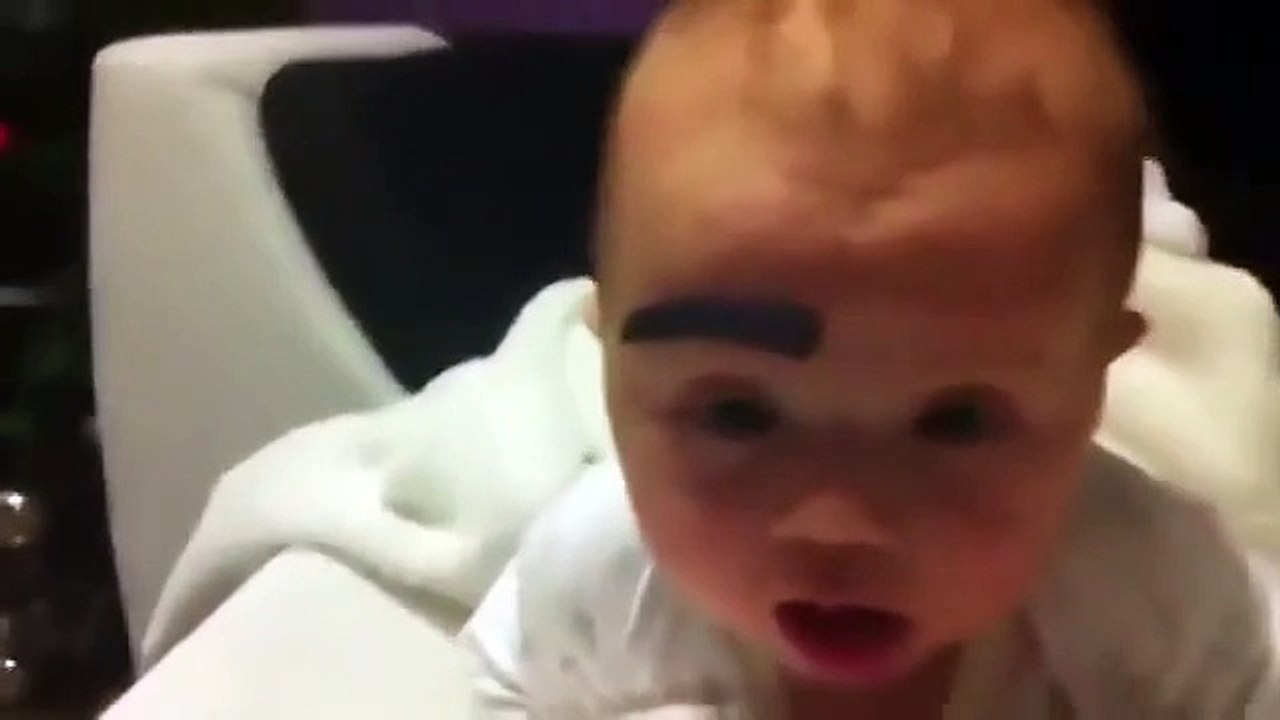 Вот, что происходит, когда оставляешь мужа с ребёнком