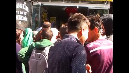 1 TL'lik ayakkabı izdihamı