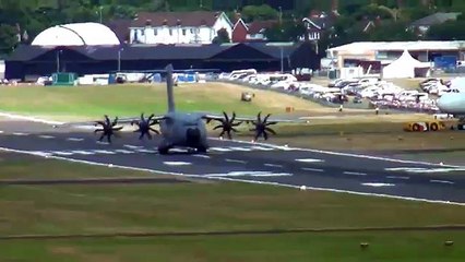 Dramatic Airbus A400M Airshow Takeoff.