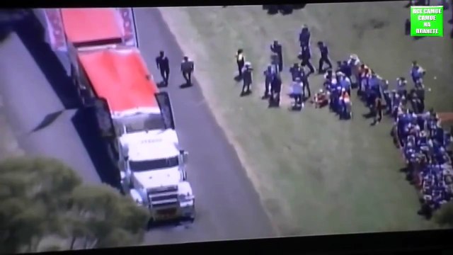 Самый длинный автопоезд в мире — 112 прицепов