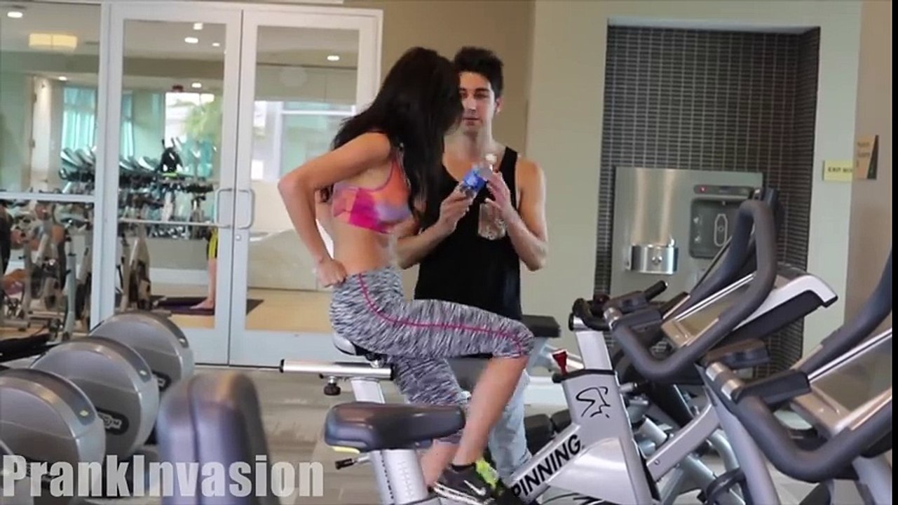 Öpüşme Cezalı Oyun(Kis prank) Spor salonu HD