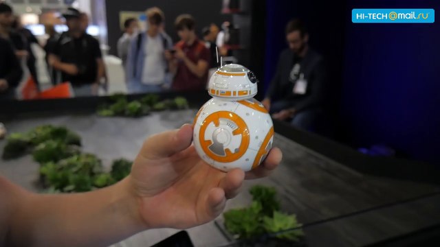 Робот BB-8 из нового эпизода Звездных войн на IFA 2015