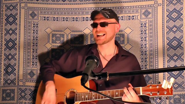 Сергей Сумской - Серега с рождеством (ПОЕТ АВТОР ПЕСНИ ПОД ГИТАРУ)