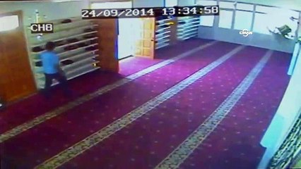 Arsız hırsız aynı camiden ikinci kez ayakkabı çaldı