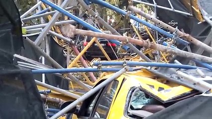 Taksim'de inşaat iskelesi çöktü (İlk görüntüler)
