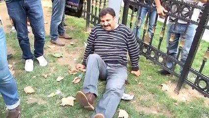 Taksim'de inşaat iskelesi çöktü: Yaralılar var