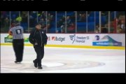 Quand l'arbitre de Hockey détruit la glace de la patinoire en pensant la réparer