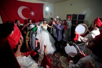 Lübnan'daki Türkmen Düğününde Renkli Anlar Yaşandı