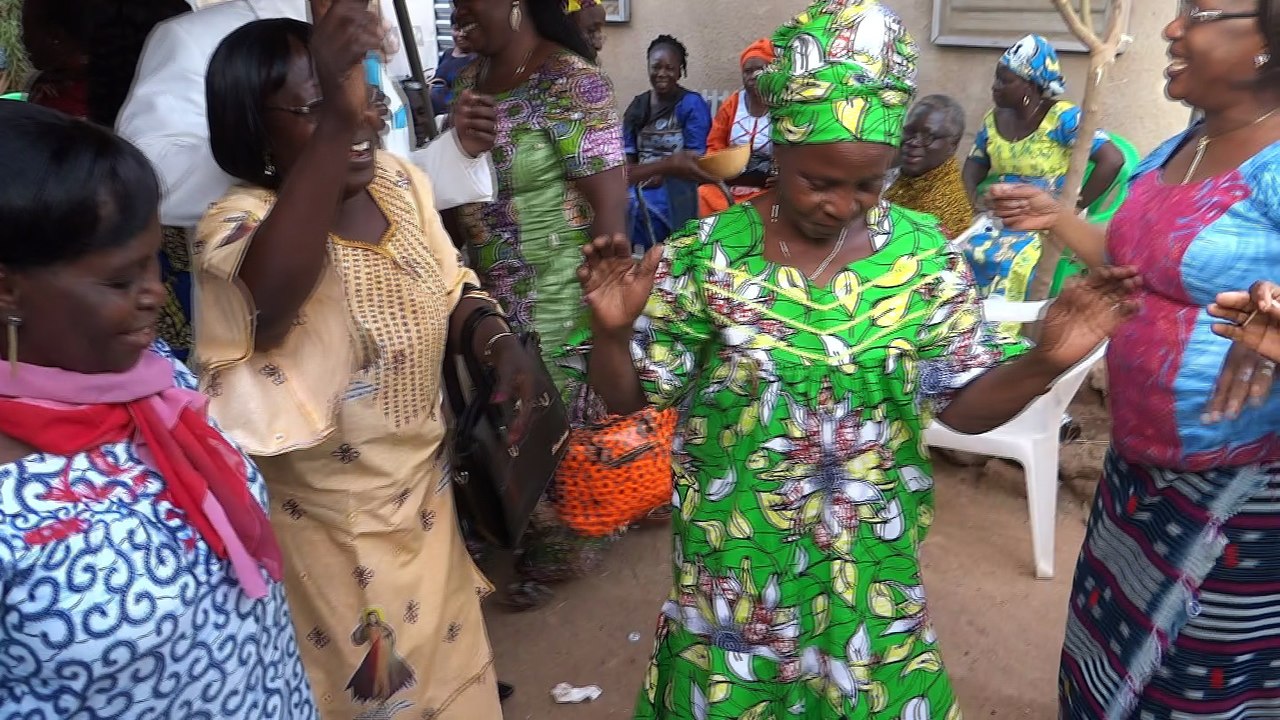 Danse du warba lors d'un mariage