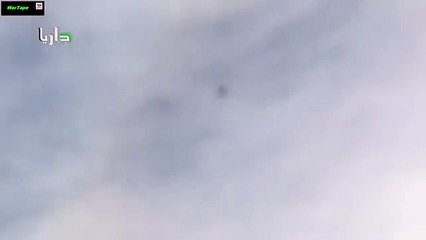 Il filme des bombes larguées sur son village avec un calme olympien