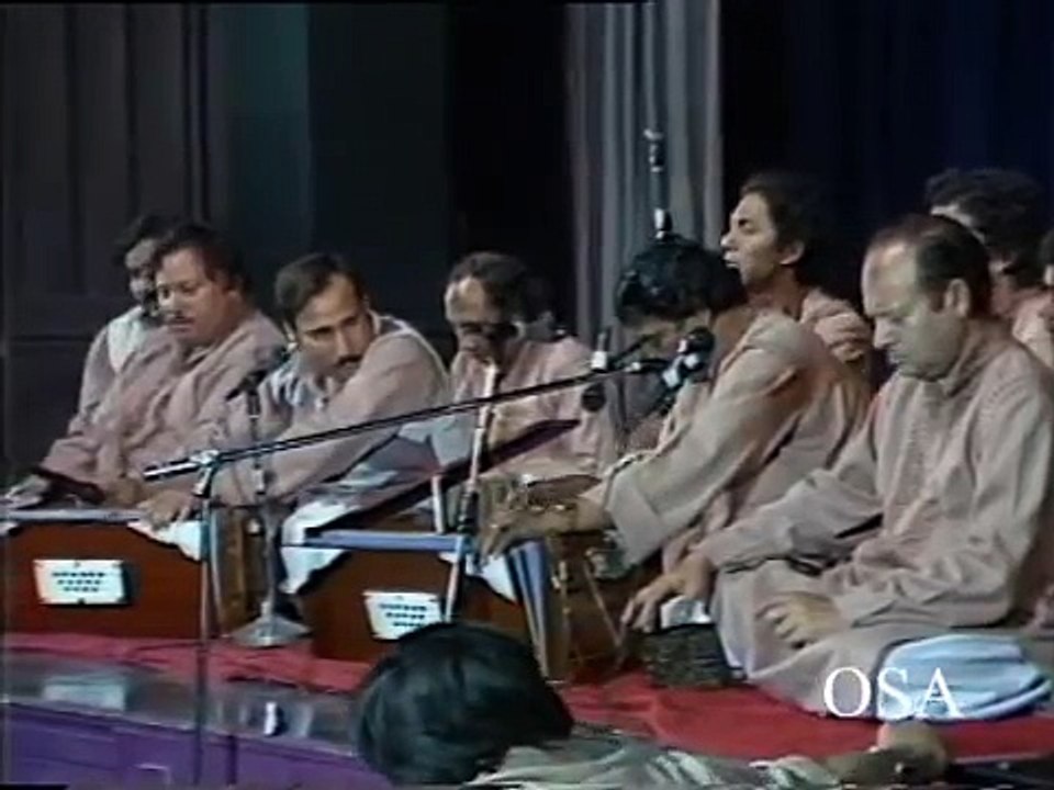 Nusrat Fateh Ali Khan Qawwal - Ankh Uthi Mohabbat Ne Angrai Lee