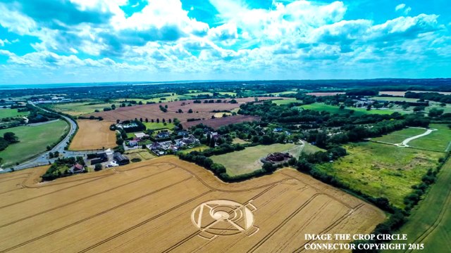 Рисунки на полях, Эссекс, Англия, 21 июля 2015г