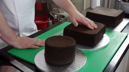 How to Make a Graduation Cake Preview