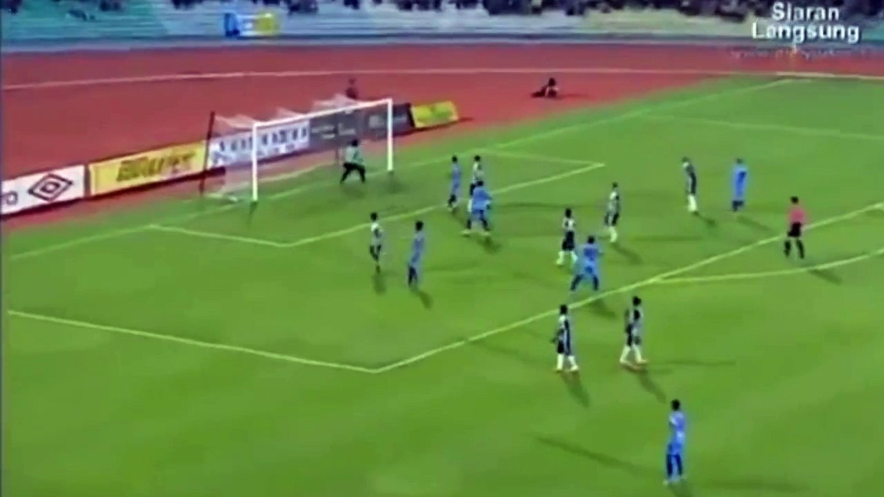 Você não vai acreditar nesse gol de falta