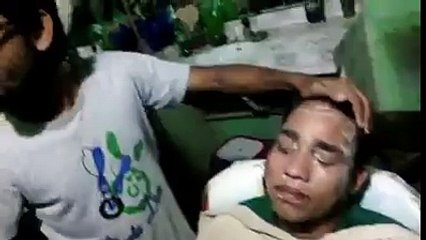 Shameful act of a indian barber with his customer - Fun 4 Everyone