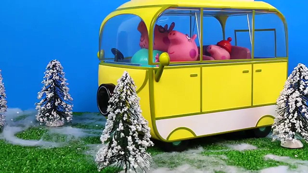 Peppa Pig English Episode Toy Christmas Surprise Egg in the Snow