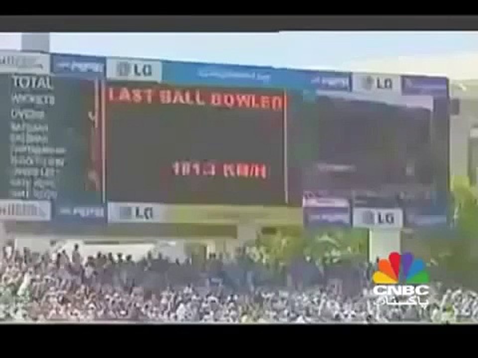 World Fastest Bowler SHOAIB AKHTAR BOWLING WITH 100,2 MPH!!! RECORD