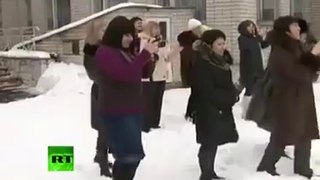What girls are doing in Snow..... Must watch