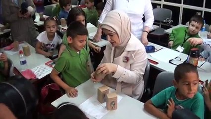 Emine Erdoğan, mezun olduğu okulu ziyaret etti