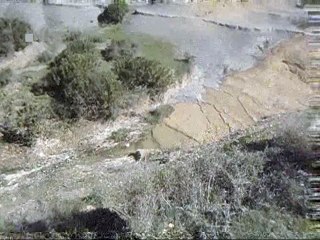 Oued et strates. جدول ماء وطبقات جيولوجية