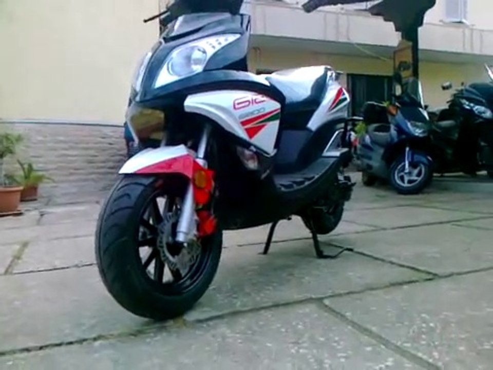 Scooter GRIDO 50cc TNT - Vidéo Dailymotion