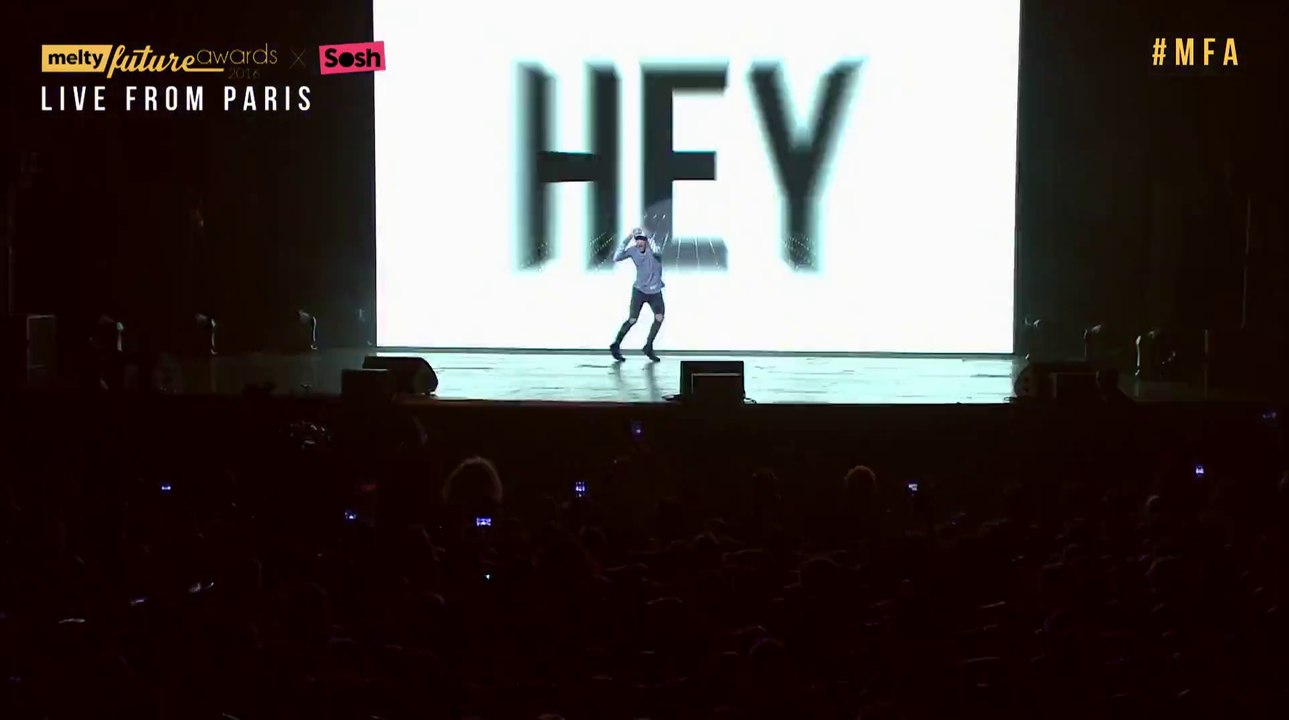 Chris Marques met un 10 à Alexinho (Vidéo) | melty Future Awards 2016 - MFA