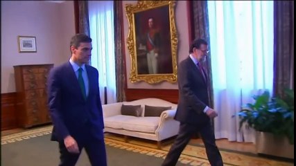 Mariano Rajoy niega la mano a Pedro Sánchez