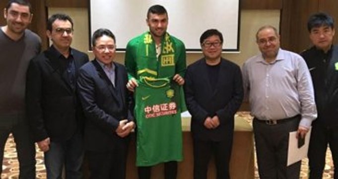 Burak Yılmaz Yeni Formasıyla Poz Verdi