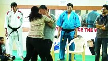 OMG! Women BEATS Akshay Kumar In Public | Self Defense